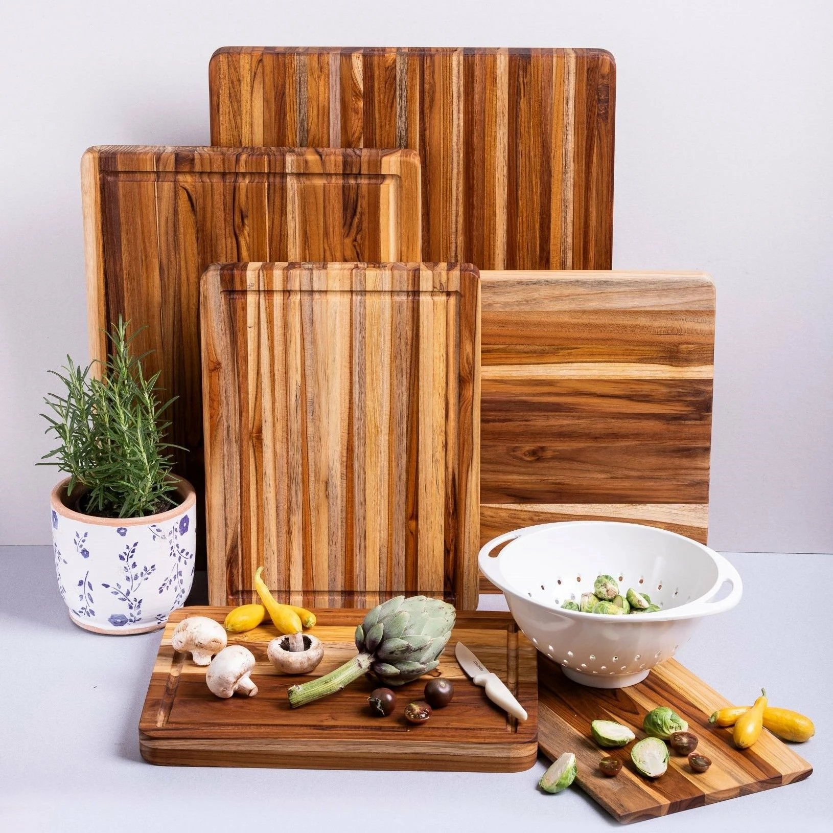 TeakHaus Edge Grain Cutting Board W/Hand Grip + Juice Canal (Rectangle) | 20" X 15" X 1.5" 6 TeakHaus Edge Grain Cutting Board W/Hand Grip + Juice Canal (Rectangle) | 20" X 15" X 1.5" - Image 4